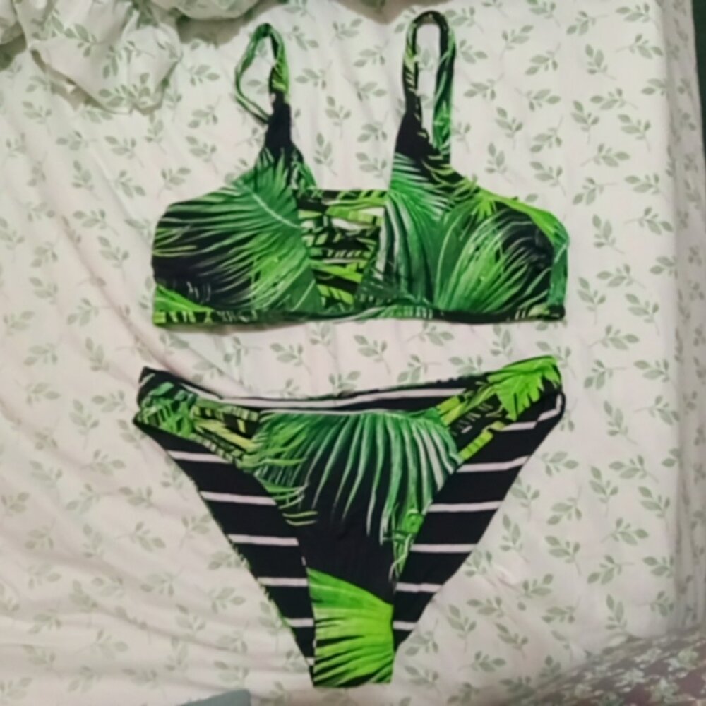 Kohls 2 Piece Green & Black Palm Tree Leaves Bikini